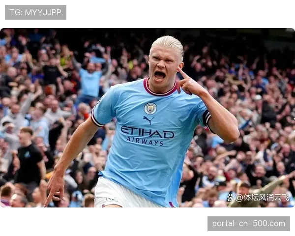 特写：哈兰德达成英超百球里程碑，赛后与父亲共同庆祝